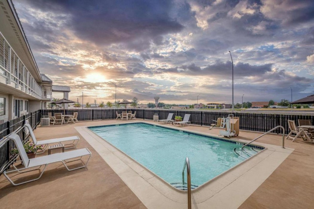 Motel6 Euless, TX - Dallas 21/28