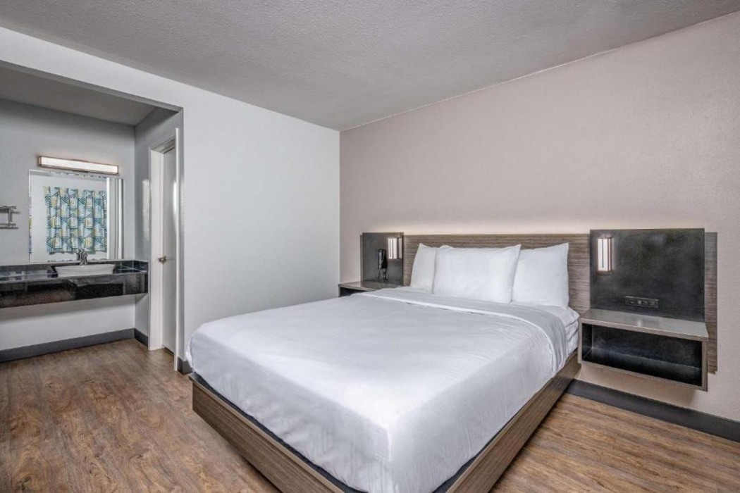 Motel6 Euless, TX - Dallas 12/28