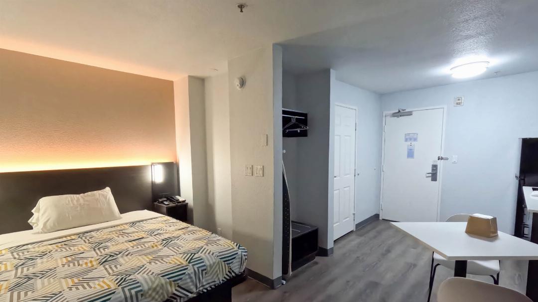 1 Queen Bed Mobil Access Ri Shwr Kitchen، Studio6 Brownsville, TX 3/6