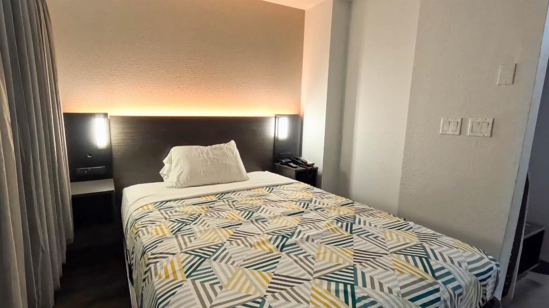 1 Queen Bed Mobil Access Ri Shwr Kitchen، Studio6 Brownsville, TX 4/6
