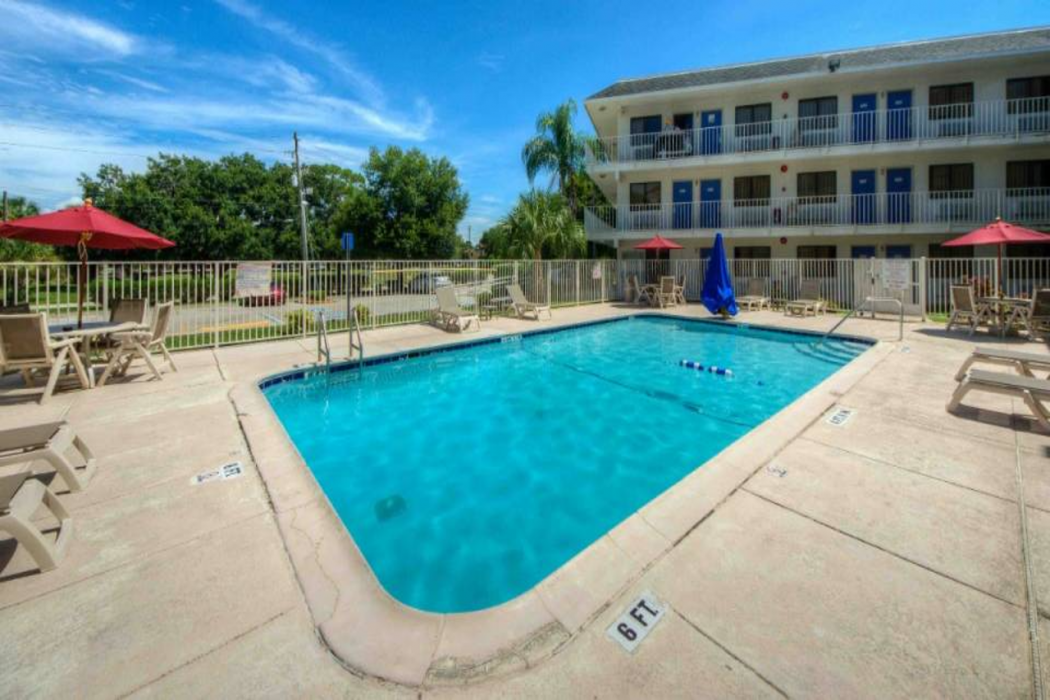 Motel6 Bradenton, FL 43/63