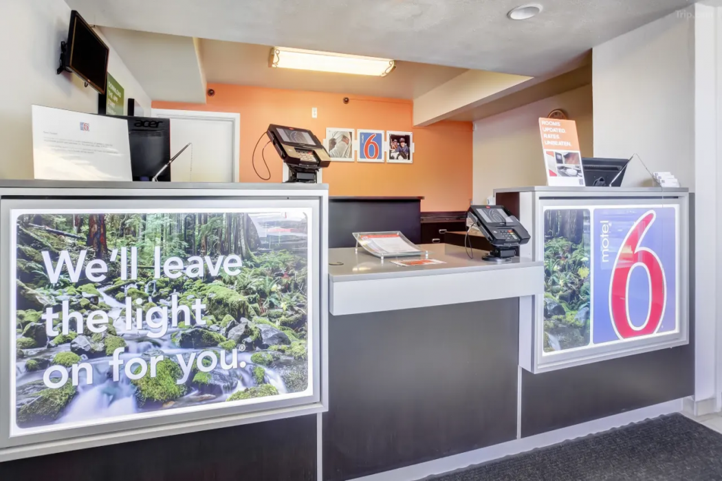 Lobby at Motel6 Medford, OR, MEDFORD - OR