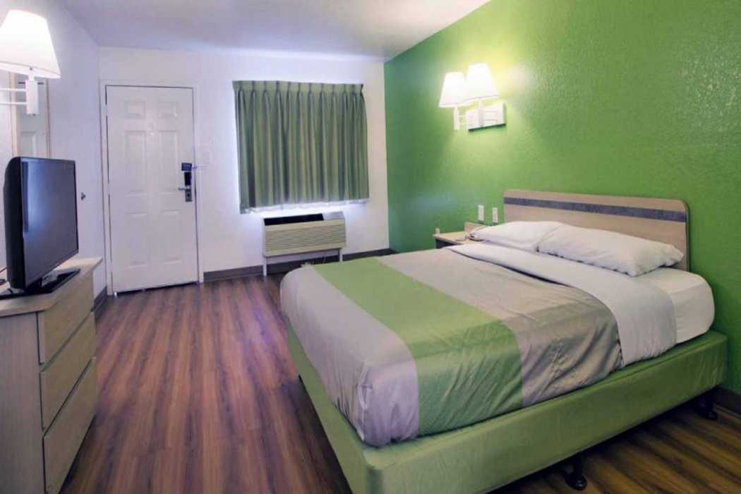 Motel6 Tallahassee, FL - Downtown 15/59