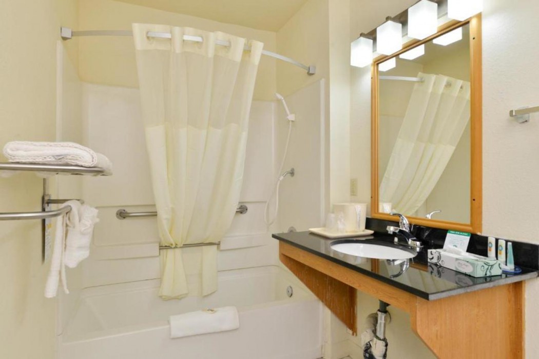 Quality Inn Needles, CA 13/34