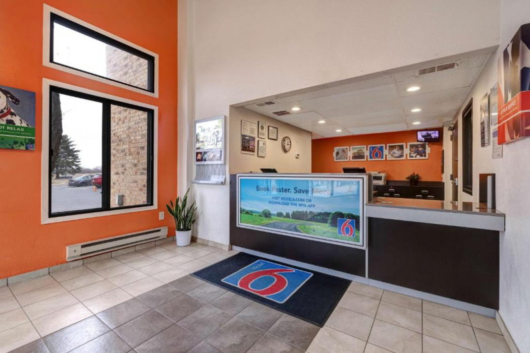 Motel6 Lakeville, MN - South - Lakeville 6/59