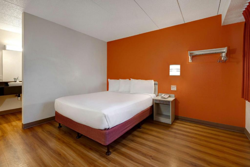 Motel6 Lakeville, MN - South - Lakeville 14/59