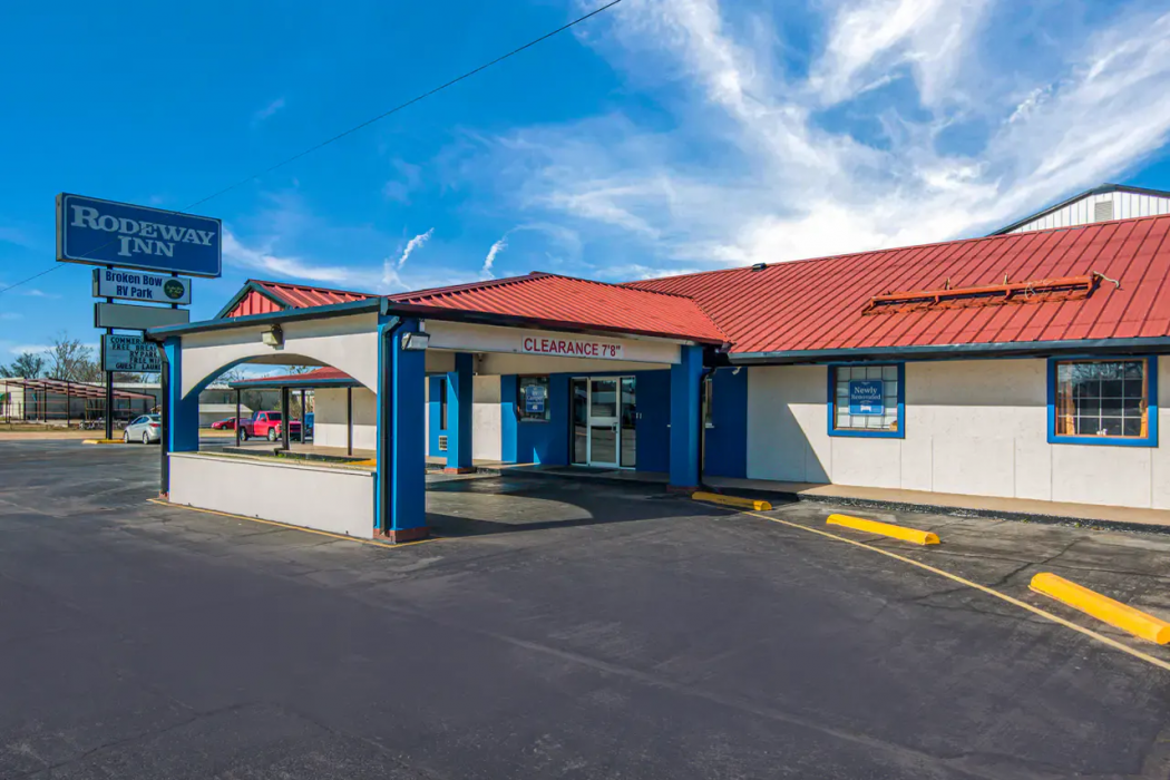 Rodeway Inn Broken Bow-Hochatown 2/10