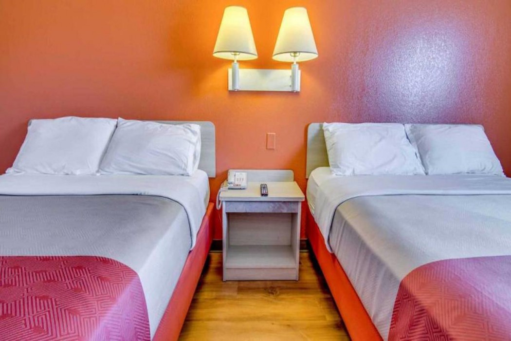 Motel6 Amherst, NY - Buffalo 8/44