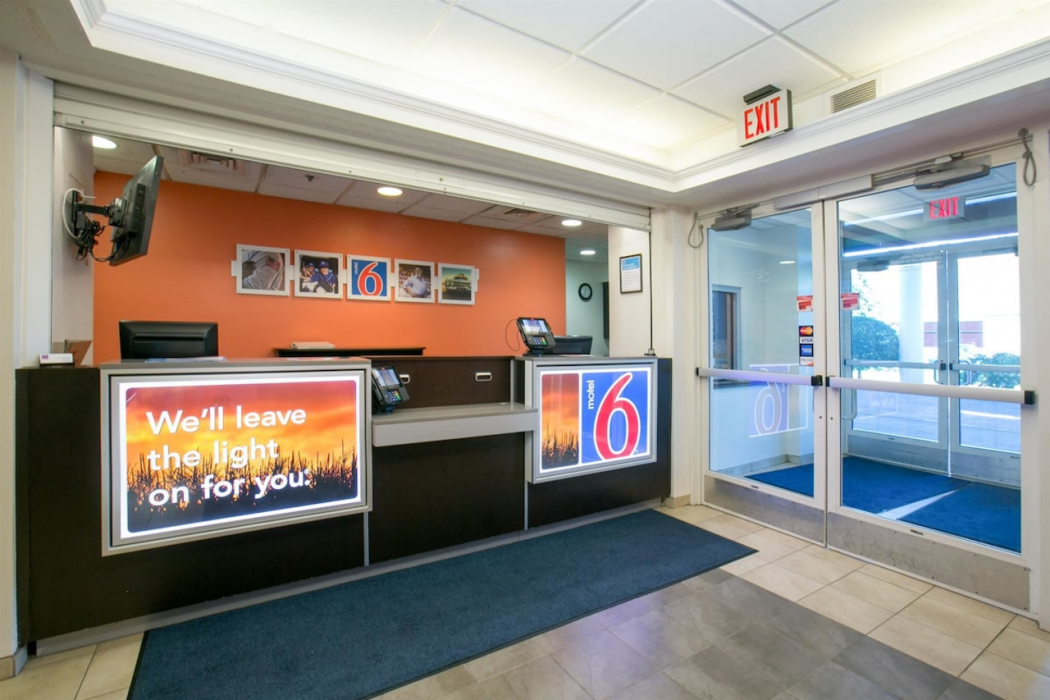 Lobby at Motel6 Brooklyn Center, MN - Minneapolis, BROOKLYN CENTER - MN