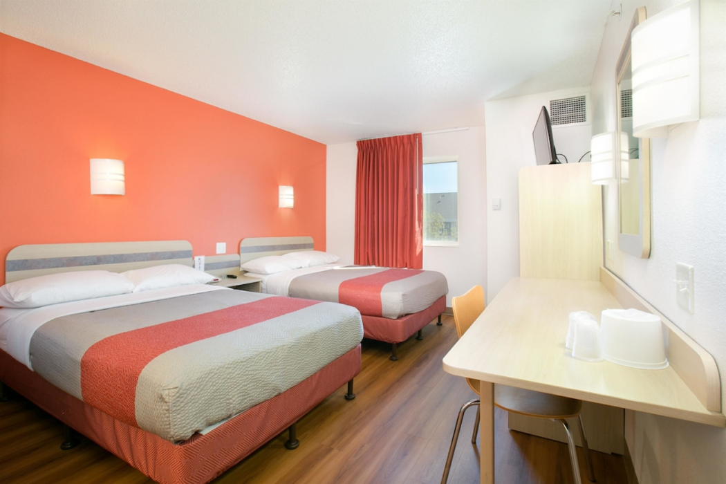 Motel6 Brooklyn Center, MN - Minneapolis 11/48