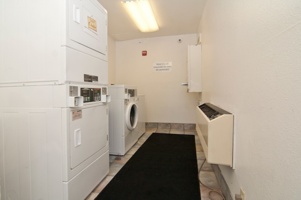 Motel6 Roseville, MN - Minneapolis North 23/33