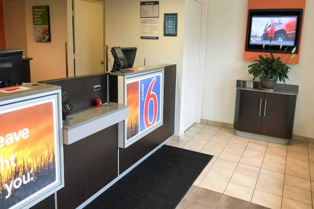 Lobby at Motel6 Roseville, MN - Minneapolis North, ROSEVILLE - MN