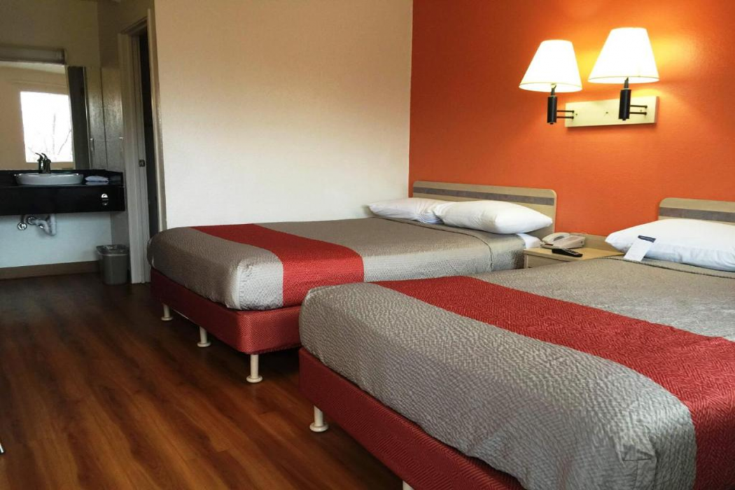 Motel6 Roseville, MN - Minneapolis North 10/33