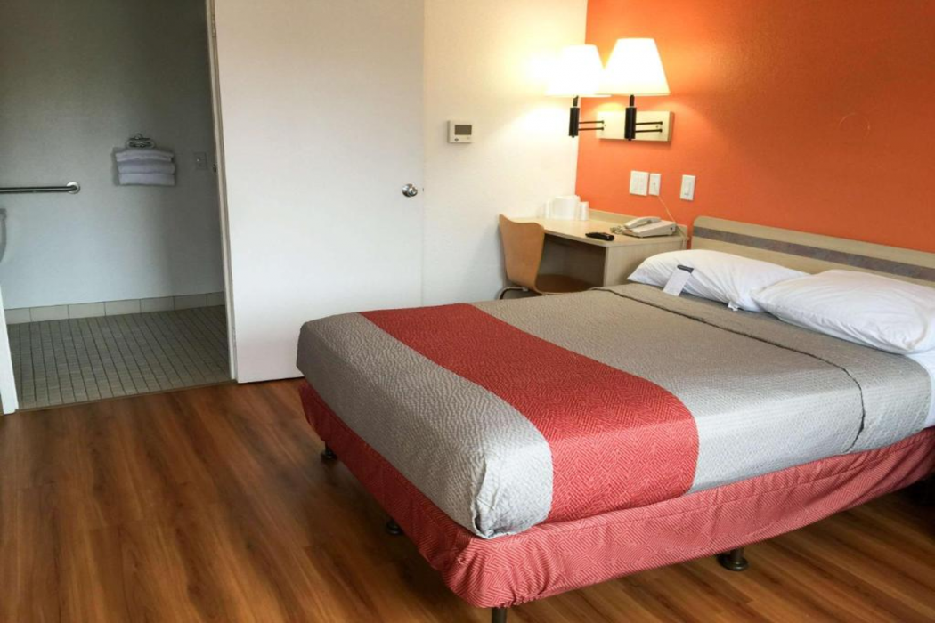 Motel6 Roseville, MN - Minneapolis North 6/33