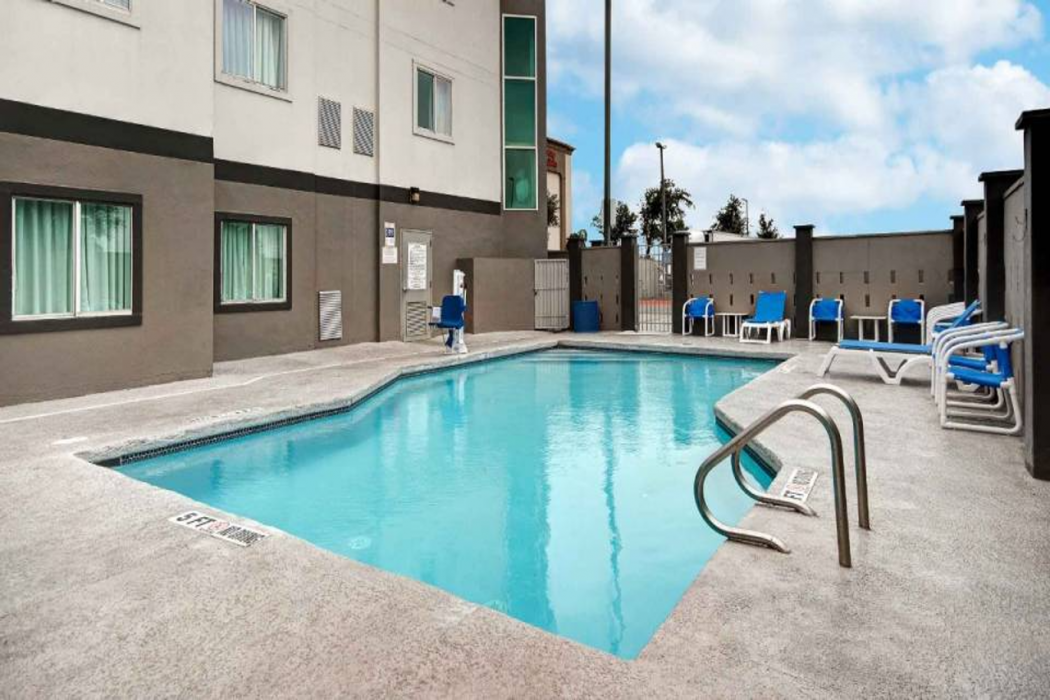 Motel6 Pharr, TX 44/55