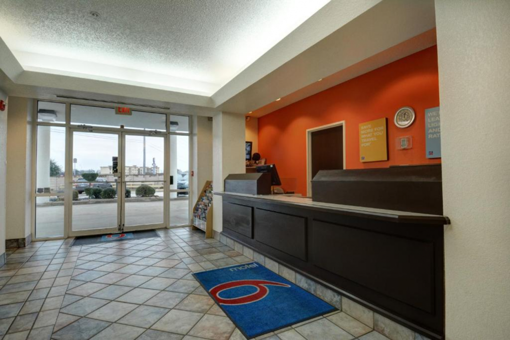 Motel6 Denison, TX 6/56