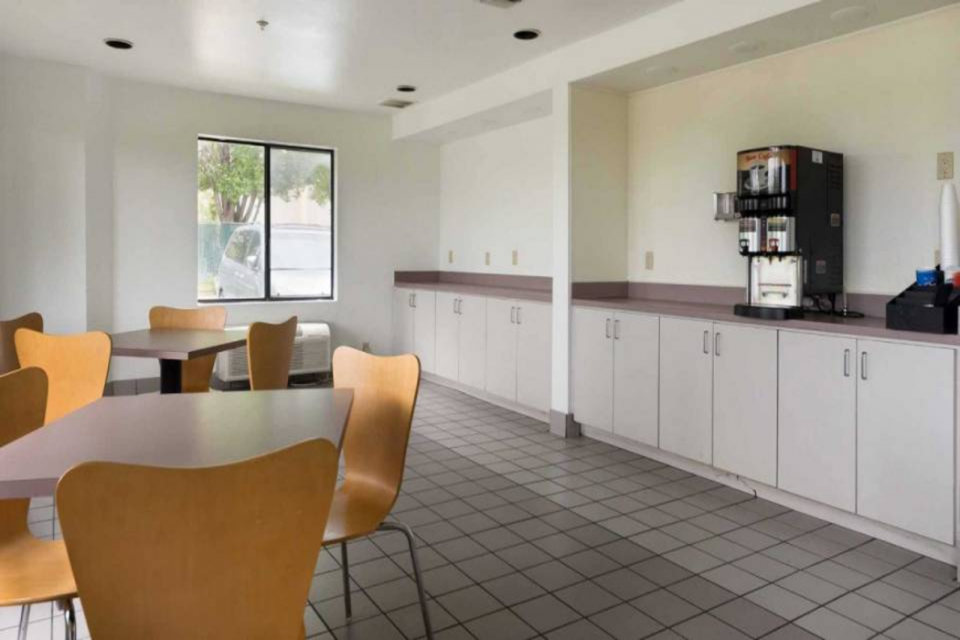 Motel6 Dallas, TX - Northeast 28/45