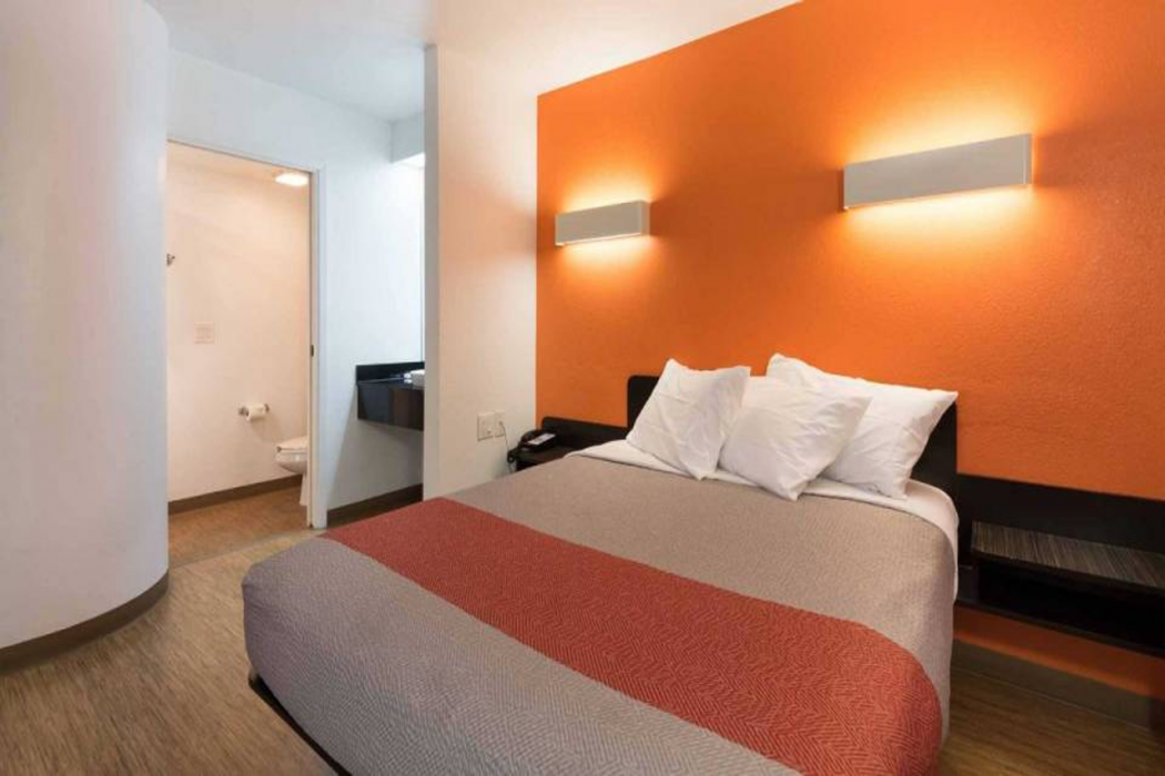Motel6 Dallas, TX - Northeast 10/45