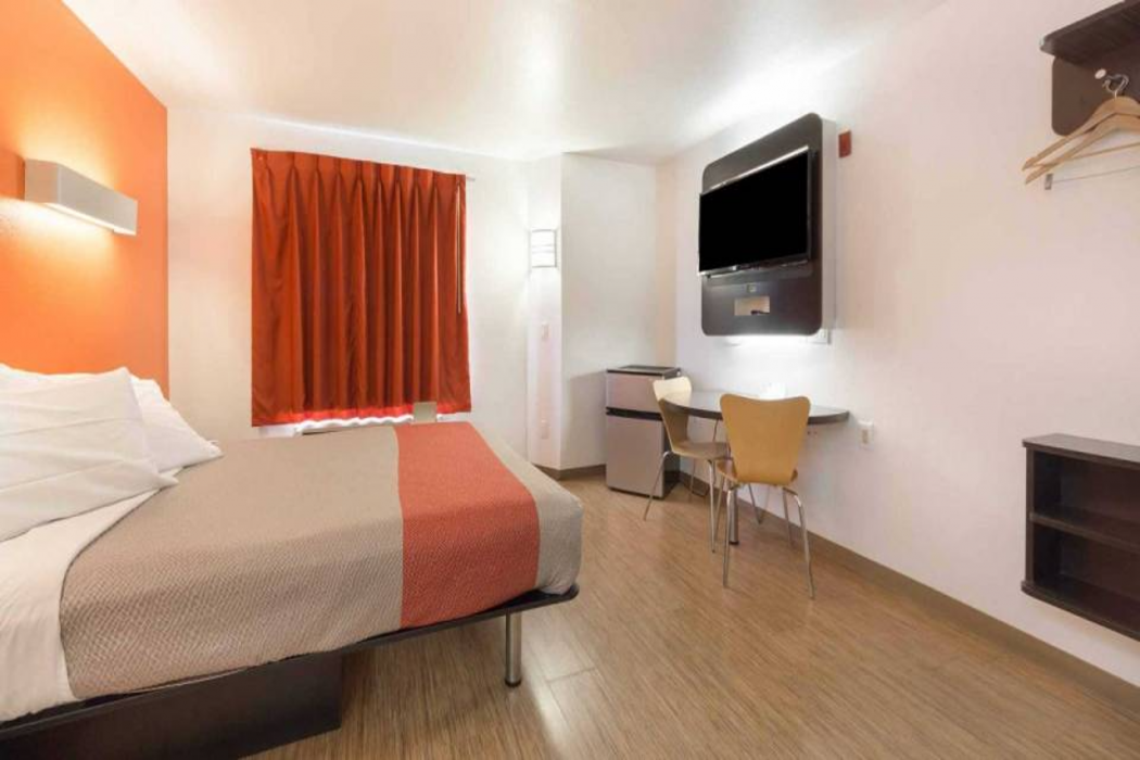 Motel6 Dallas, TX - Northeast 11/45