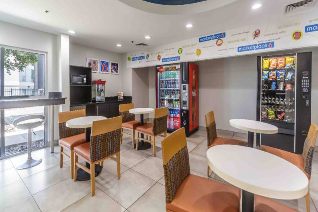 Motel6 Laredo, TX - Airport 49/66