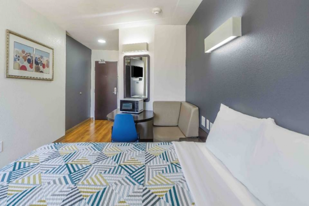 Motel6 Laredo, TX - Airport 18/66