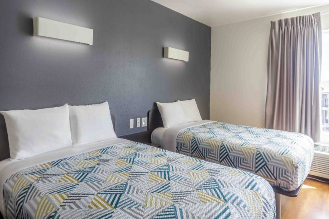 Motel6 Laredo, TX - Airport 25/66