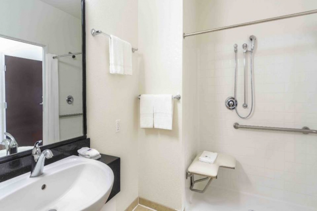 Motel6 Laredo, TX - Airport 15/66
