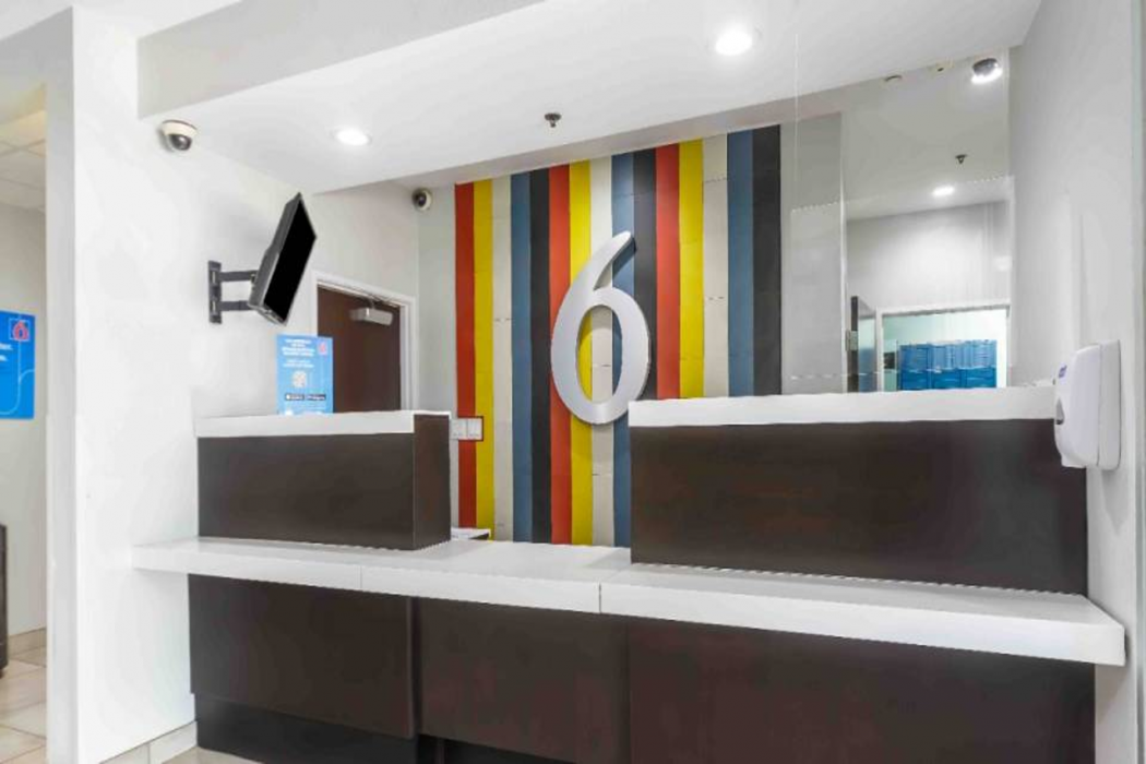 Motel6 Laredo, TX - Airport photo4