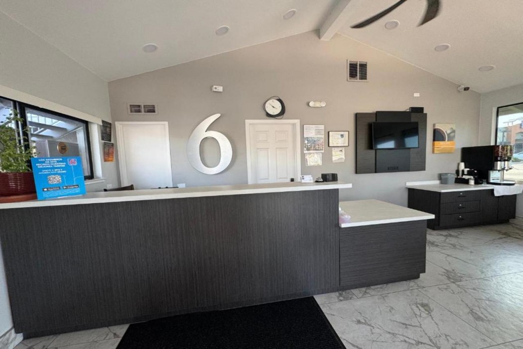 Lobby at Motel6 Willows, CA, WILLOWS - CA