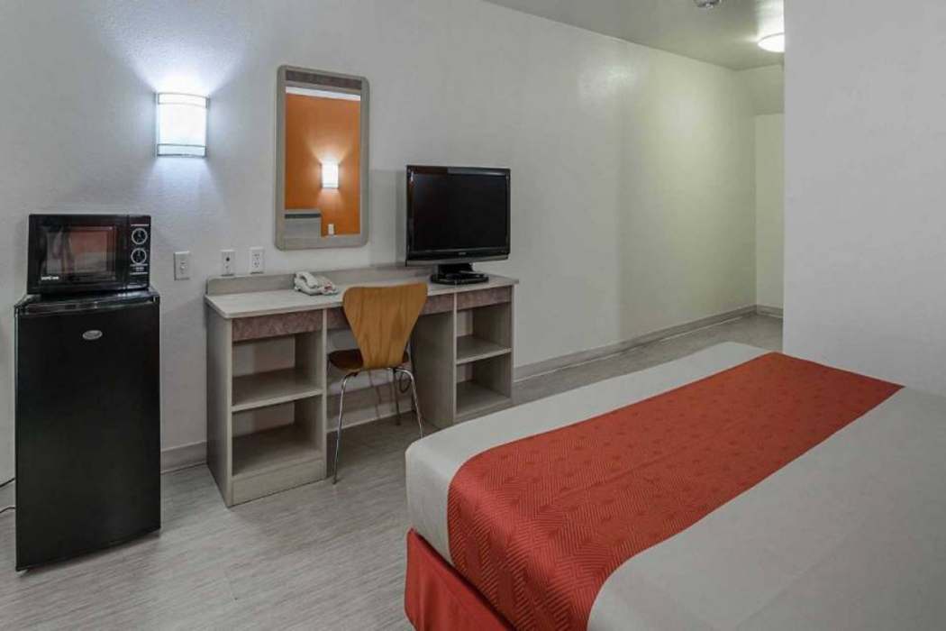 Motel6 Pasadena, TX 9/45
