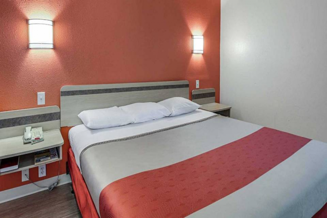 Motel6 Pasadena, TX 7/45
