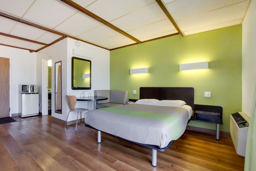 Wingate by Wyndham Geneva at SPIRE Academy 13/56