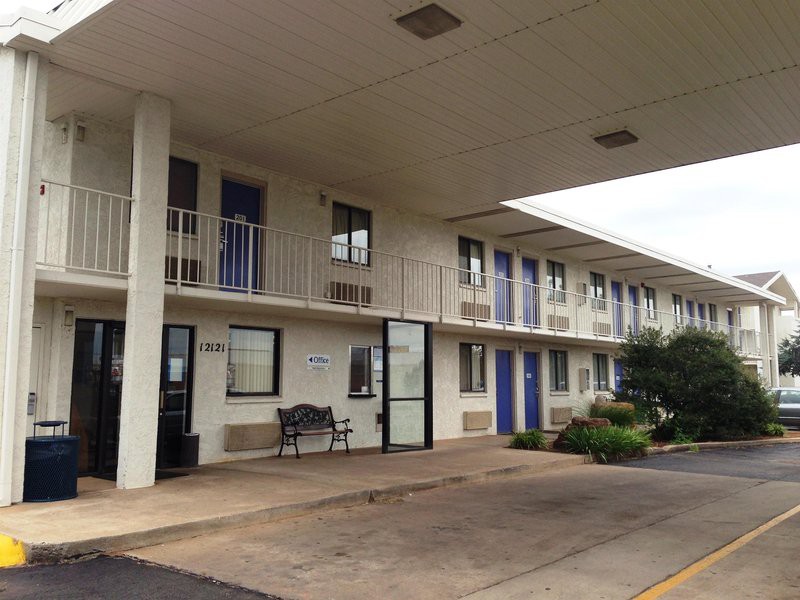 Economy Hotel Plus (ex Motel 6 Oklahoma City North Frontier City) 2/31
