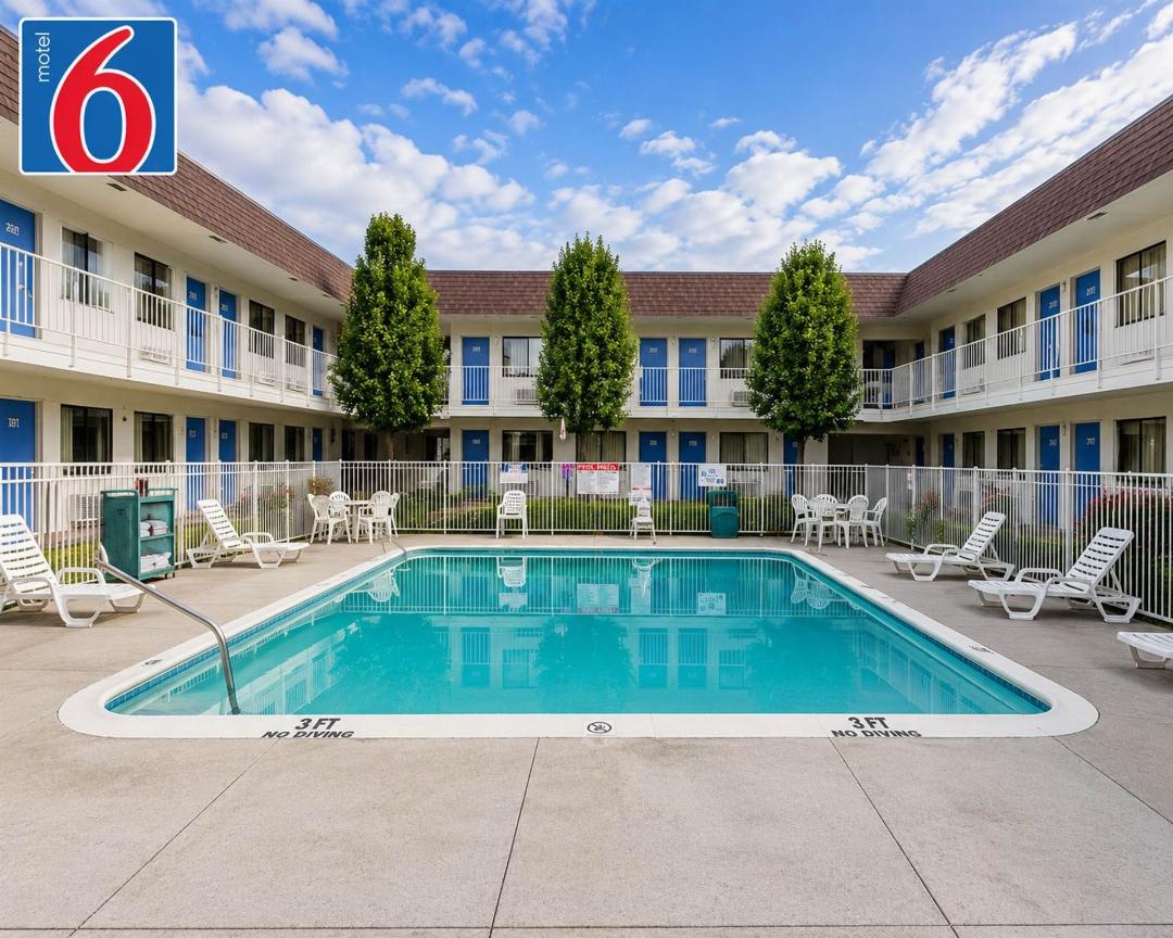 Motel6 Yreka, CA 33/62