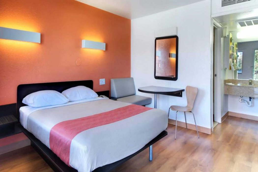 Motel6 Capitol Heights, MD - Washington 11/28