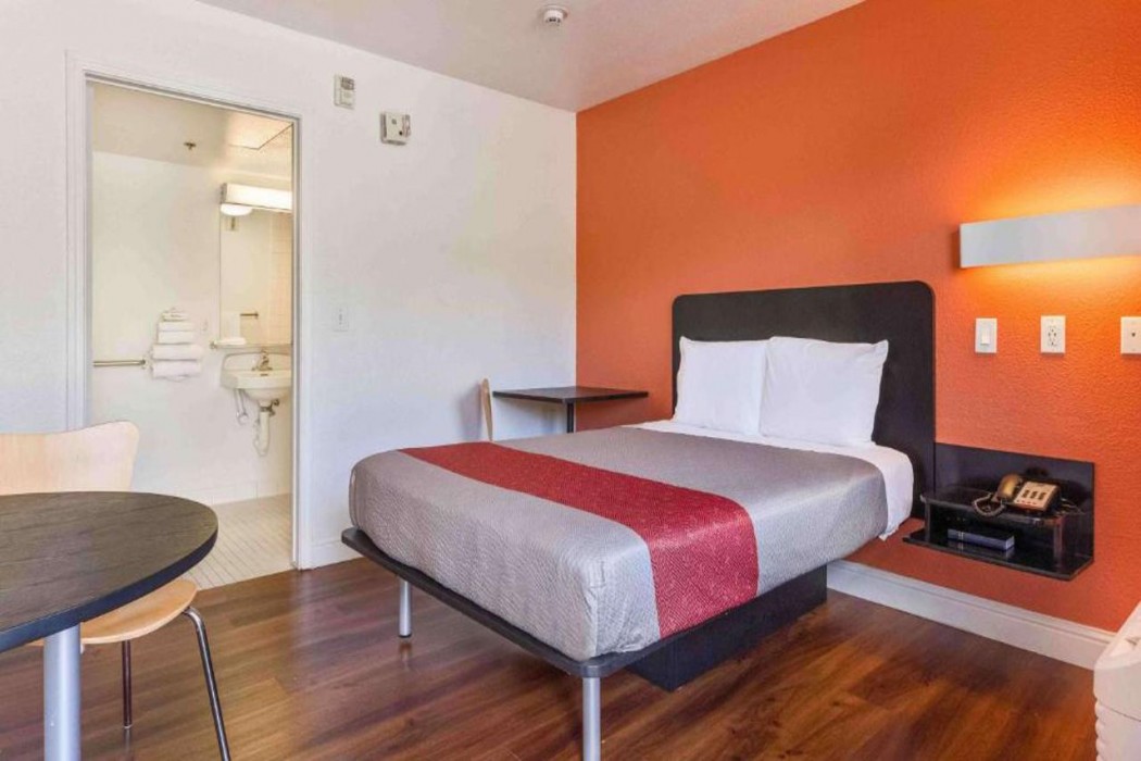 Motel6 Fremont, CA - South 20/57