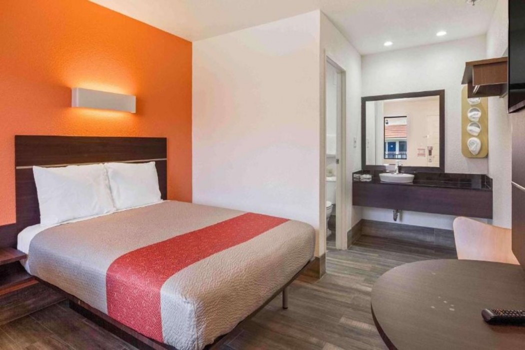 Motel6 Fremont, CA - South 18/57