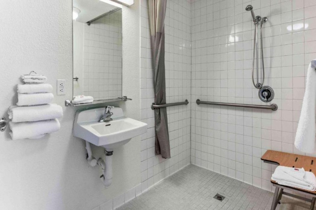 Motel6 Fremont, CA - South 16/57