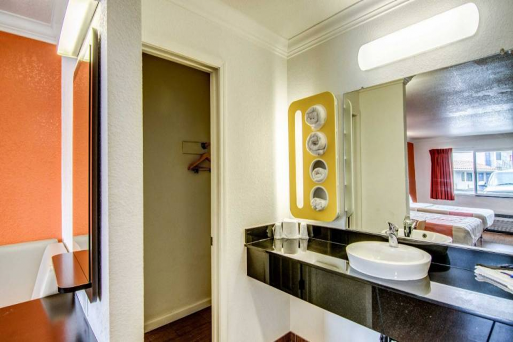 Motel6 Manteca, CA 10/45