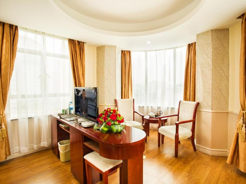 GreenTree Inn Jieyang Municipal Government Express Hotel 13/28