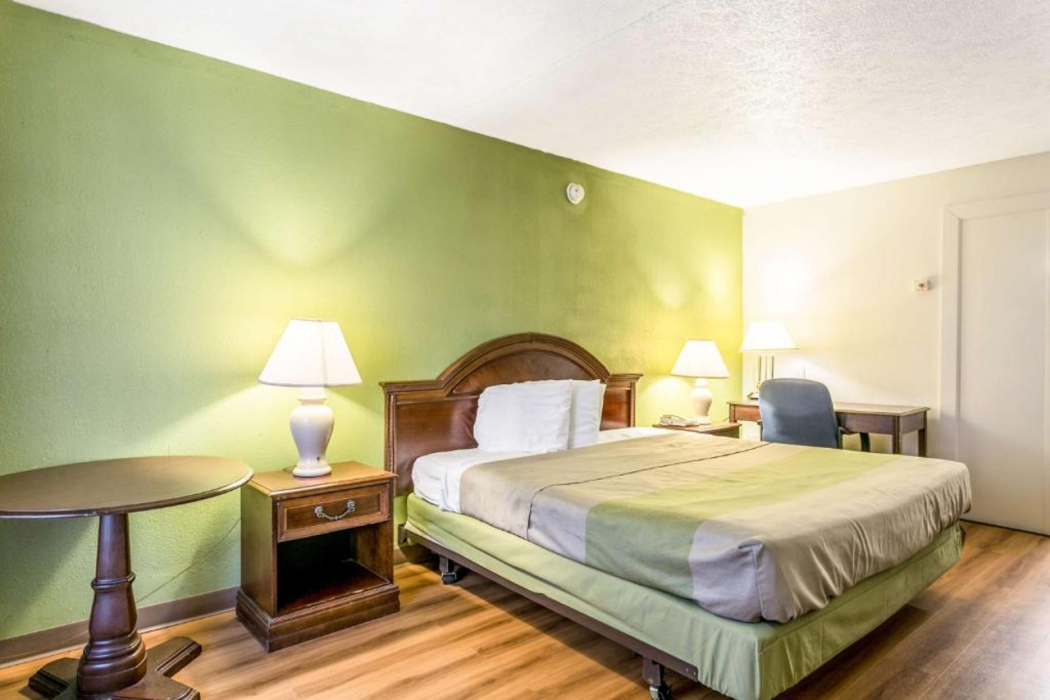 Americas Best Value Inn Edgewood 9/35