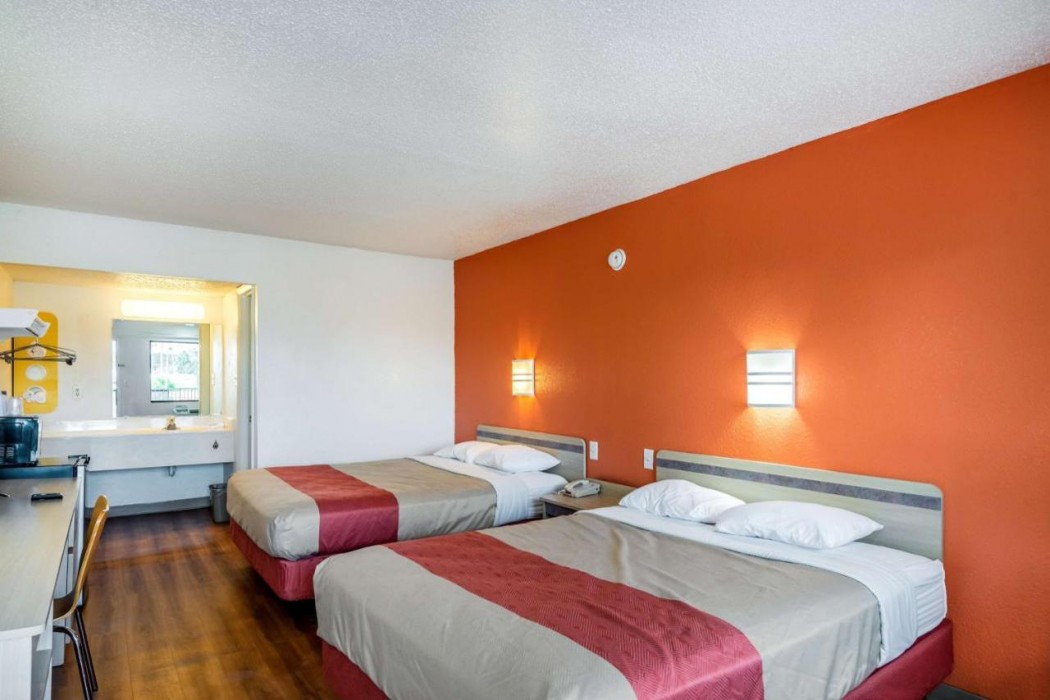 Motel6 Anniston, AL 16/39