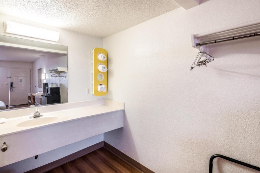 Motel6 Anniston, AL 17/39