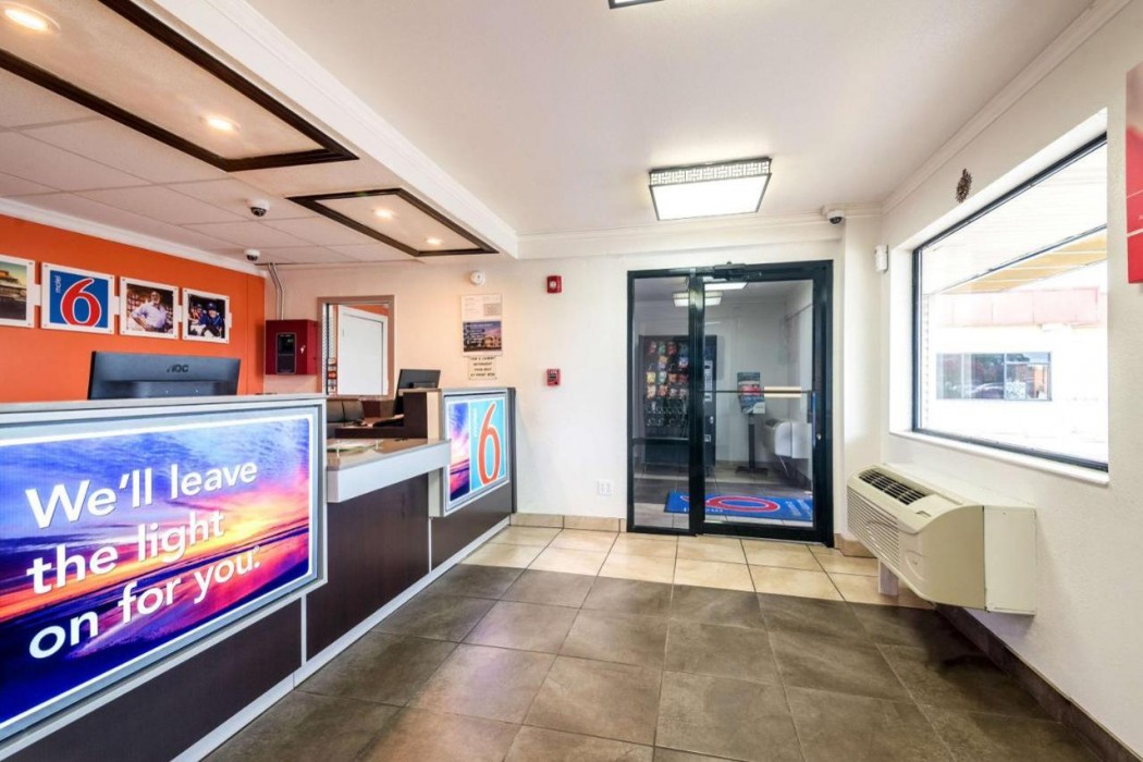 Lobby at Motel6 Anniston, AL, OXFORD - AL