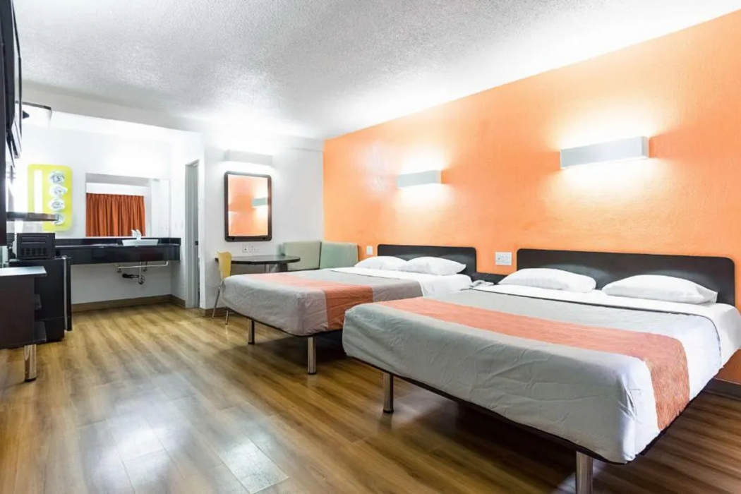 Motel6 Long Beach, CA - International City 15/38
