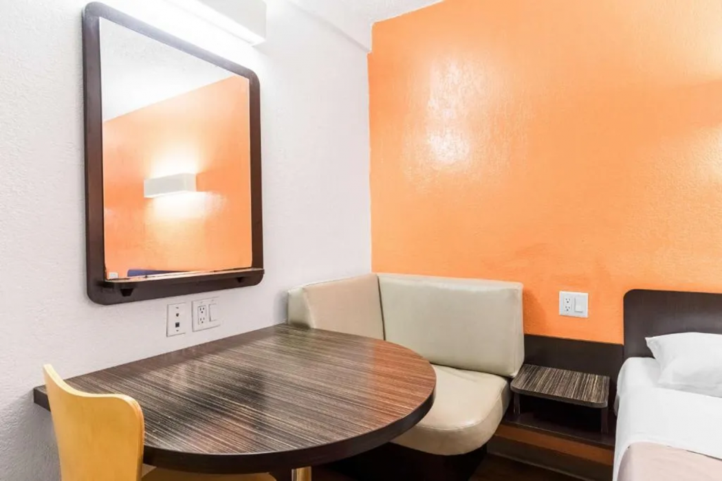 Motel6 Long Beach, CA - International City 11/38