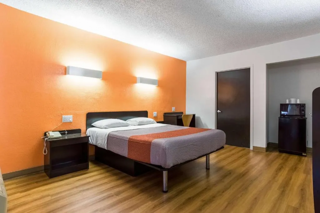 Motel6 Long Beach, CA - International City 17/38