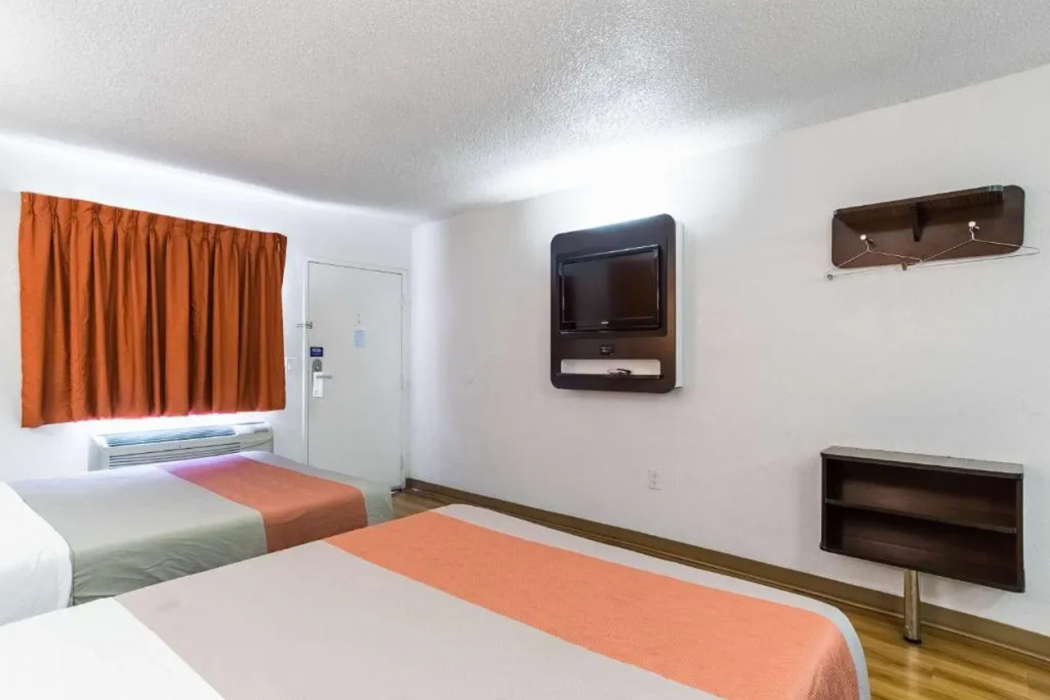 Motel6 Long Beach, CA - International City 13/38