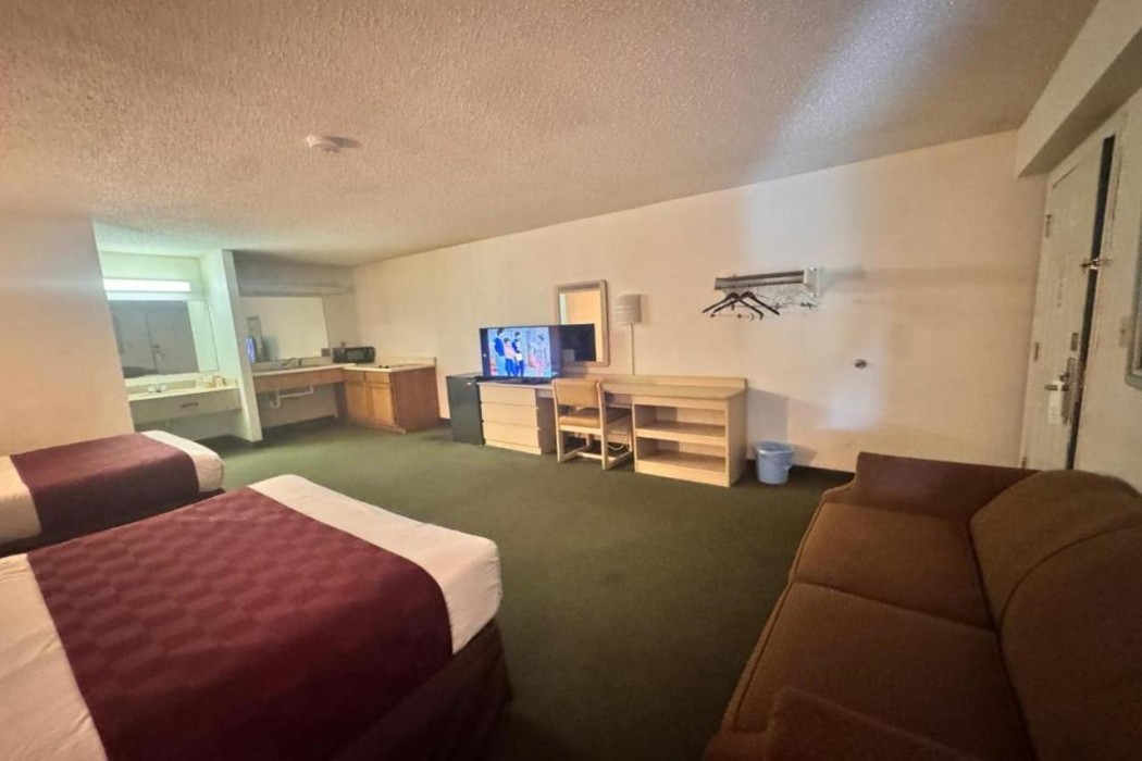 Delta Inn West Helena US 49 AR 9/30