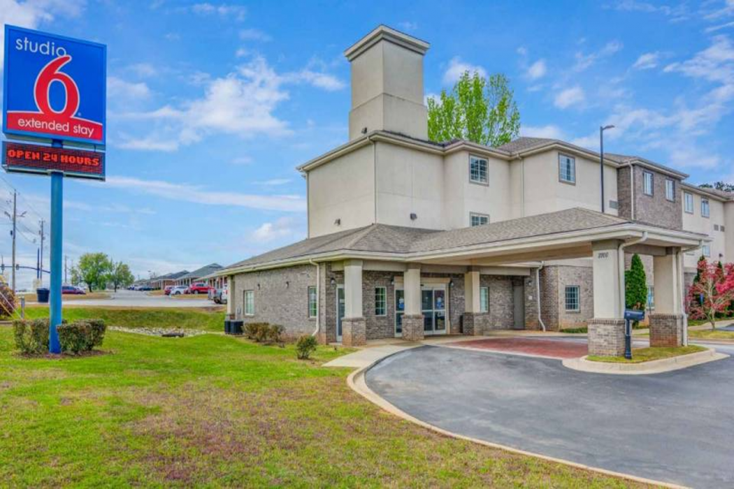 Studio6 Opelika, AL - Auburn Al 2/29